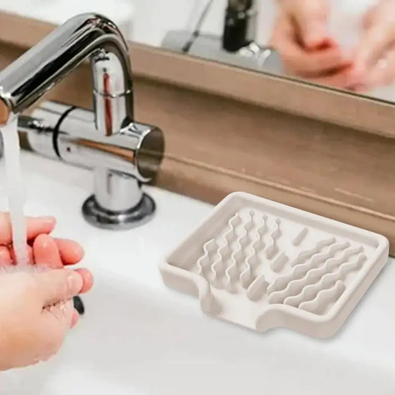 🧼 Portasapone in Silicone con Drenaggio – Organizer per Lavello e Bagno